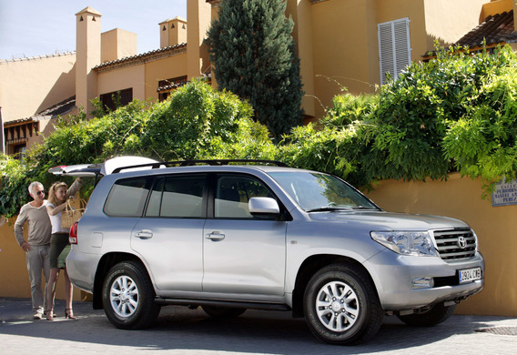 ¿Cómo regular su sistema de ayuda en el estacionamiento de Toyota Land Cruiser 200?