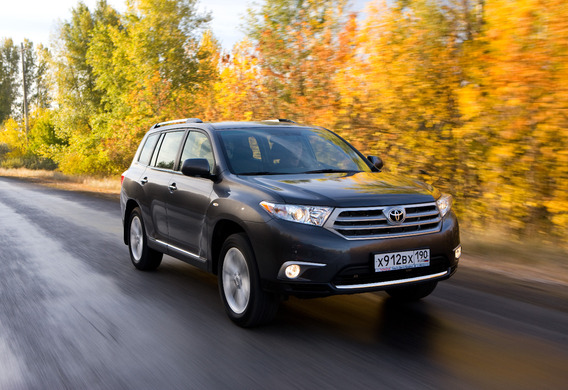 What is the performance of the Toyota Highlander II in crash tests?