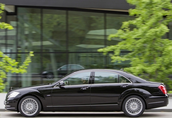 Geschwindigkeitsbegrenzung bei Mercedes-Benz S-klast aktivieren (W221)