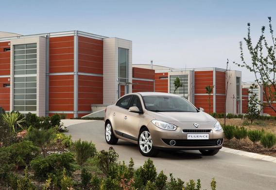 Treshued plastik wokół Renault Fluence