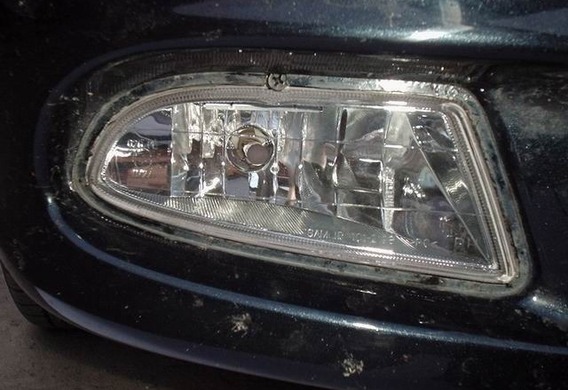 Jakie żarówki są w przednich reflektorach przeciwmgielnych Hyundai Accent