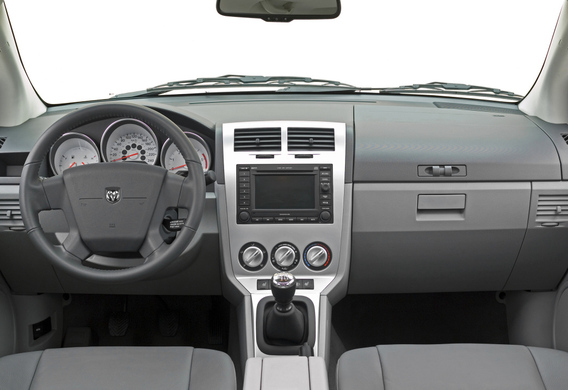 قم باعداد نسخة مماثلة من المشاهدة الخلفية باستخدام Bluetooth ووصلة صاخبة مع Dodge Caliber