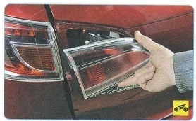 Dismantling of the rear lamp segment located on the Mazda 6 II trunk lid