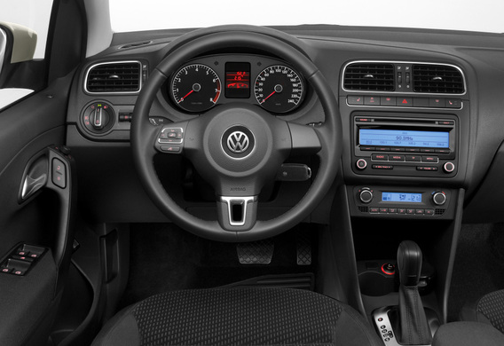 Non ci sono pulsanti sul VW Polo Sedan.