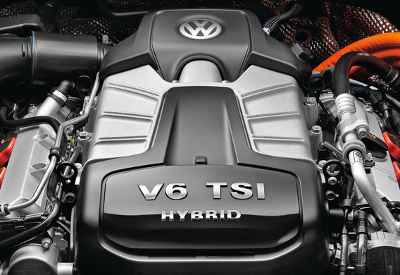 Rimozione dell'unità di controllo del motore presso la Volkswagen Touareg II (NF)