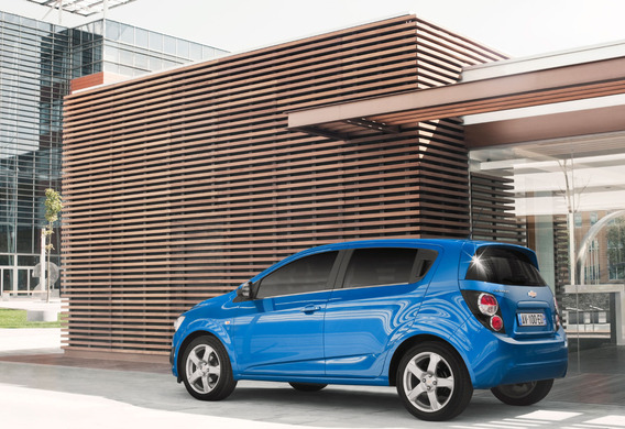 Removing the optional Chevrolet Aveo stop lamp