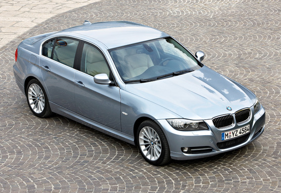 Reflektory BMW serii 3 E90 umieją je umieścić w najwyższej lub najniższej pozycji