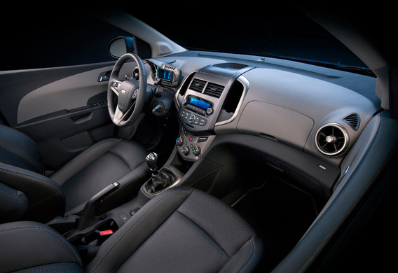 Come cambiare la lampadina alla luce dell'abitacolo Chevrolet Aveo