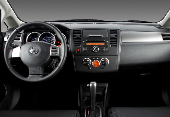Nissan Tiida لديها قفل دائم على نيسان تييدة