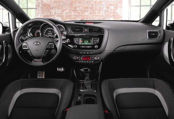 Repeatedly failing to control the tape and phone control buttons on the Kia Ceed 2
