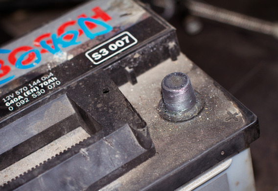 How to verify that your VAZ-2110 voltage battery is current