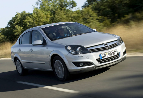 What types of lamps are installed in Opel Astra H