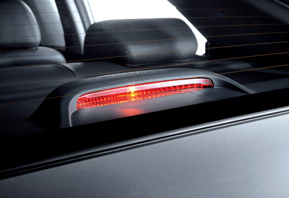 Regulacja wyłącznika światła stopu na Audi 100 C4