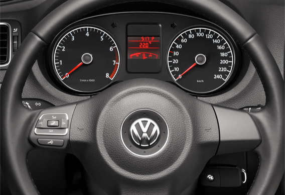 وعلى لوحة VW Polo Saedan ، تم إضاءة ضوء لوحة القيادة واختفى الطحان. ما هو السبب ؟