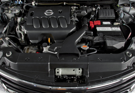 يتم سماع ضجيج Nissan Tiida للتفوار عند بدء تشغيل المحرك