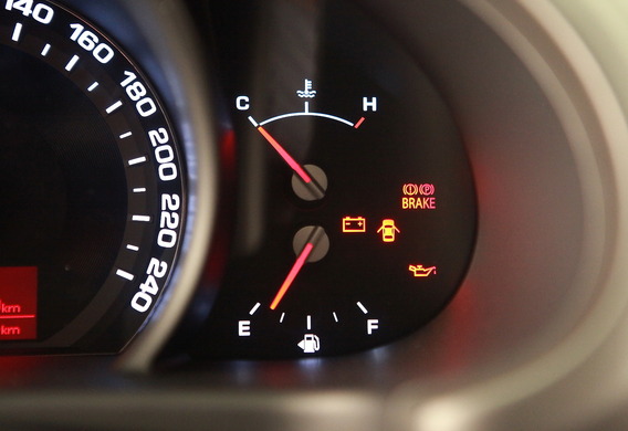Where are the oil pressure and temperature sensors for petrol modifications Audi 100 C4?