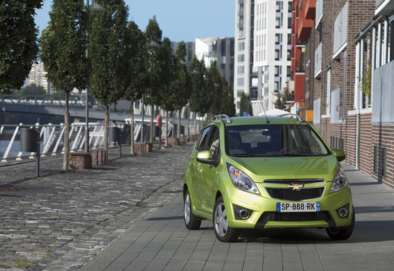 Entfernen des Öllecks auf dem Chevrolet Spark