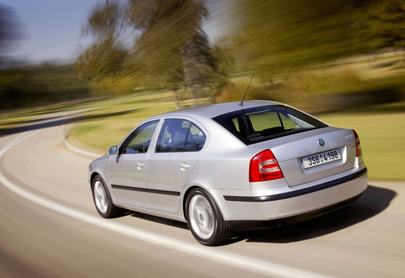 Why is 1.8 TSI Skoda Octavia moving at idle speed