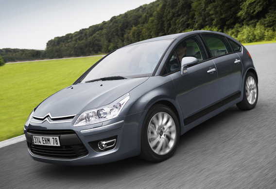 Rimozione e installazione dell'unità di uscita di raffreddamento del motore E6 a Citroen C4