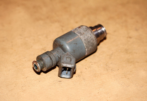 Dismantling of Daewoo Nexia fuel injectors