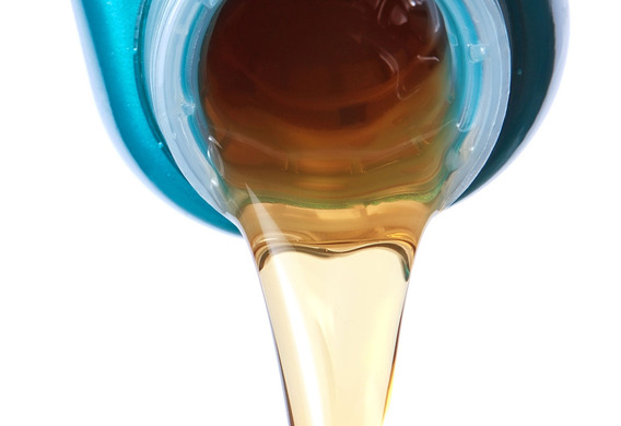 Sostituire l'olio motore e il filtro olio con la Ford Mondeo III