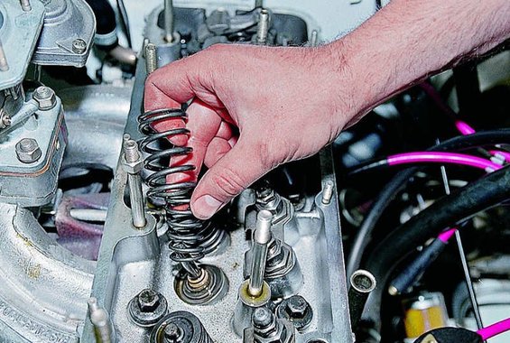 Austausch von Ventilen in den VAZ 2105, 2106, 2107, 2108, 2109 und 21099 mit einem 8-Ventil Motor. So ersetzen Sie das Ventil in den Ventilen VAZ 2110, 2111, 2112, 2113, 2114 und 2115 (Motor 8 Ventile)
