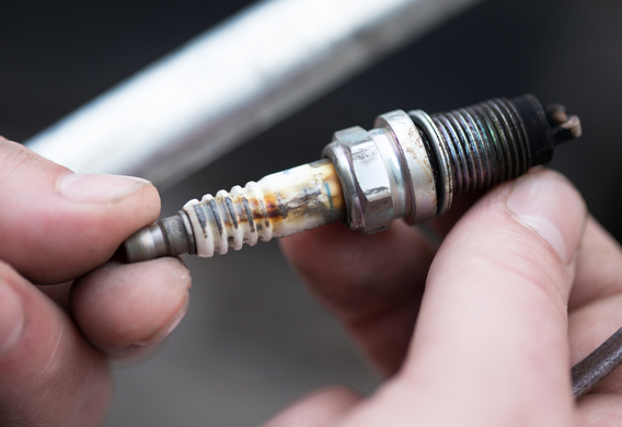 Self-replacement of the spark plugs at Mitsubishi ASX