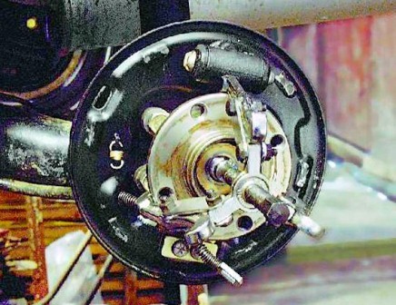 Replacement of the rear bearing of the rear hub of the VAZ 2108, 2109, 21099, 2110, 2111 or 2112. Rereplacing the sub-bearing of the VAZ 2113, 2114 and 2115