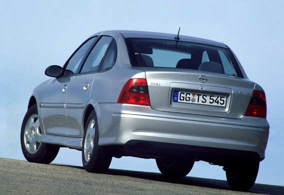Sostituzione dei Lettori posteriori delle leve longitudinali Opel Vectra B