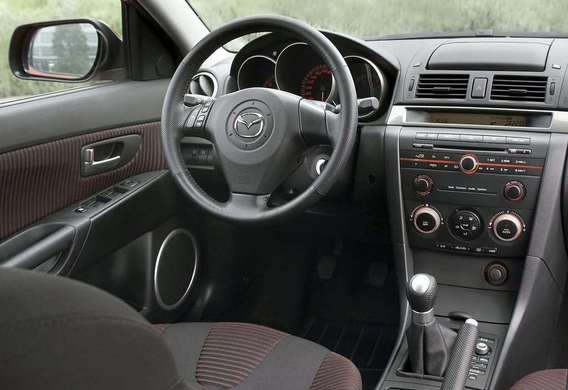 Verification of the steering wheel free of Mazda 3 (I)