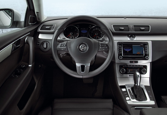 ¿El volante funciona mal en el VW Passat B7?