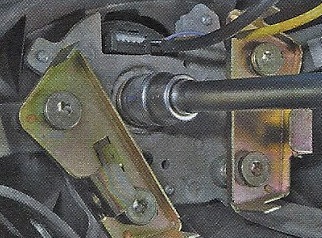 Removal of the steering wheel at Geely MK