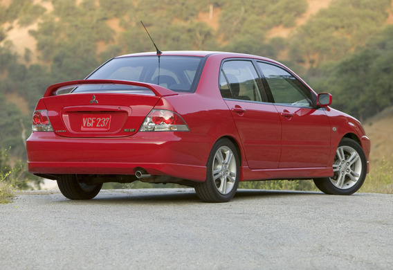 Regulacja zamka pokrywy bagażnika na Mitsubishi Lancer 9
