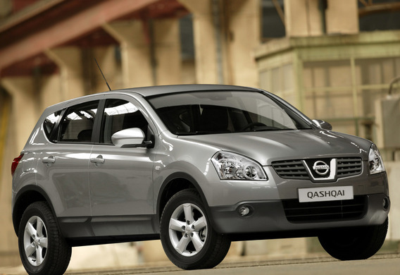 Nissan, Qashqai I fly the mud through the arcs of the right wheel