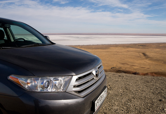 Whether additional protection is needed from bevels and fissuers of Toyota Highlander II