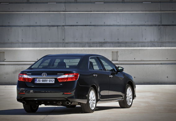 How to adjust the boot lid of the Toyota Camry VII