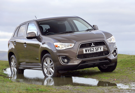 Installing the chrome finish of the Mitsubishi ASX radiator grille