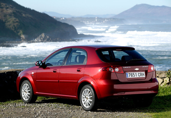 The shock absorbers of the doors of Chevrolet Lactti are not functioning properly