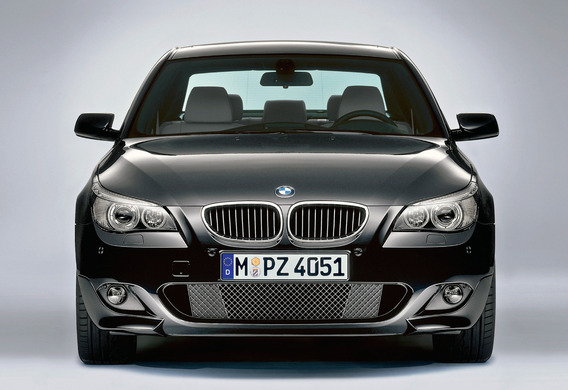 Rimozione degli emblemi dallo stivale e dal cofano BMW 5 E60 senza danneggiare il colore