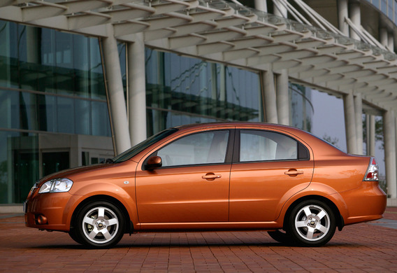 The coatings of coatings on the rear flwings of Chevrolet Aveo are also polishing