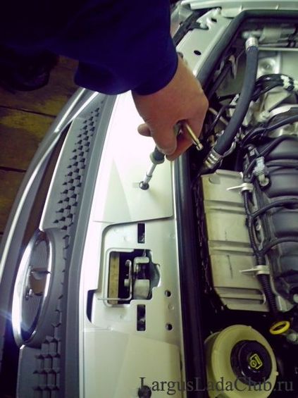 Installation of safety nets with Largus radiator without lifting the bumper