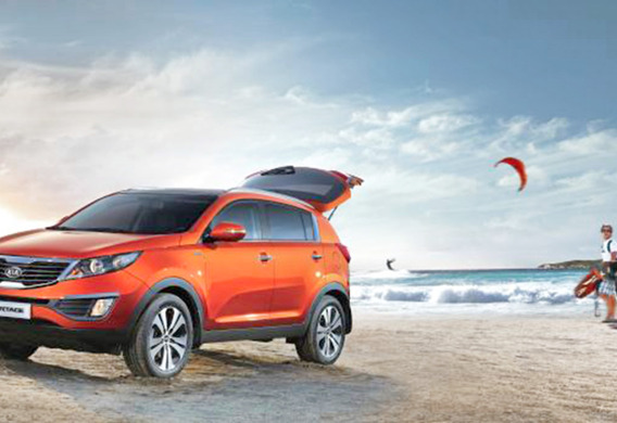 The panoramic view of the KIA Sportage III panoramic roof was raised at low temperature