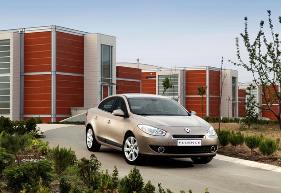 Remove the front bumper to Renault Fluence
