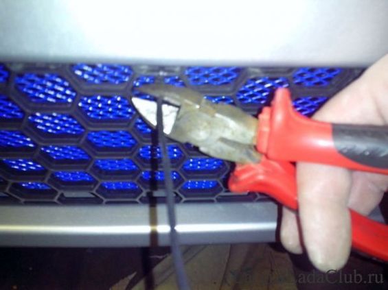 Installation of safety nets with Largus radiator without lifting the bumper