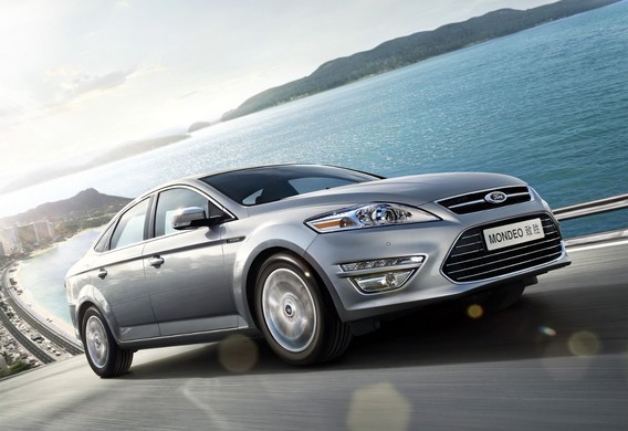 What is the effect of the windshield with a thermal-reflective coating on the Ford Mondeo 4?