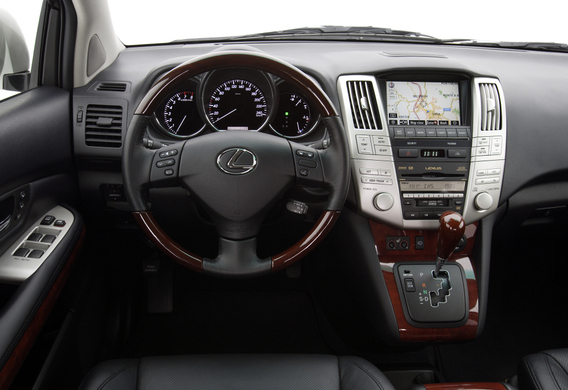 وعلى أي نماذج من Lexus RX II ، ينتقل العمود التوجيهي تلقائيا إلى الراحة من هبوط السائق والإنزال ؟