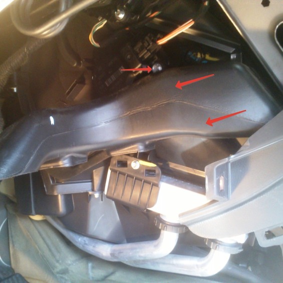 Riparazione di una stufa su Chevrolet Cruz.