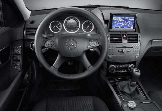 Extracción del dispositivo de cabeza en Mercedes-Benz C-Klasse