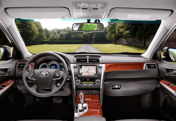 Come verificare il funzionamento dello specchio autostart della Toyota Camry VII
