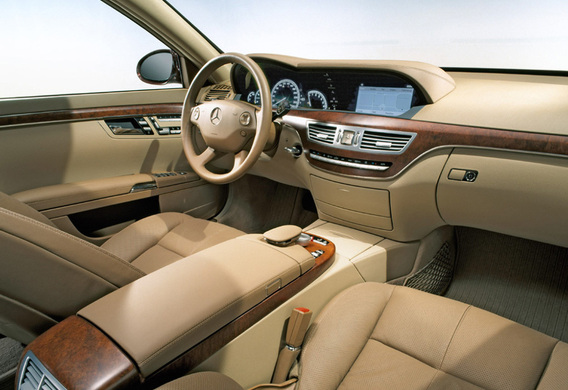 Installazione dell'illuminazione comfort sulla classe Mercedes-Benz S-class (W221)